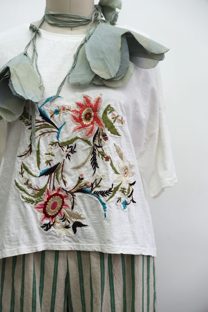 Crop Embroidered Flowers T-Shirt Short Sleeve