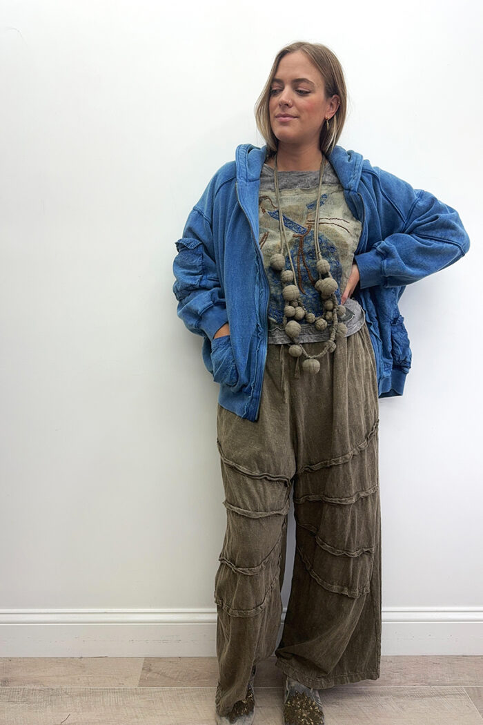 Crop Folklore T-Shirt Long Sleeve - Image 5